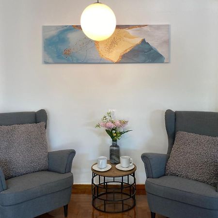 Galaxy Home Spacious & Renovated Apartment Афины Экстерьер фото