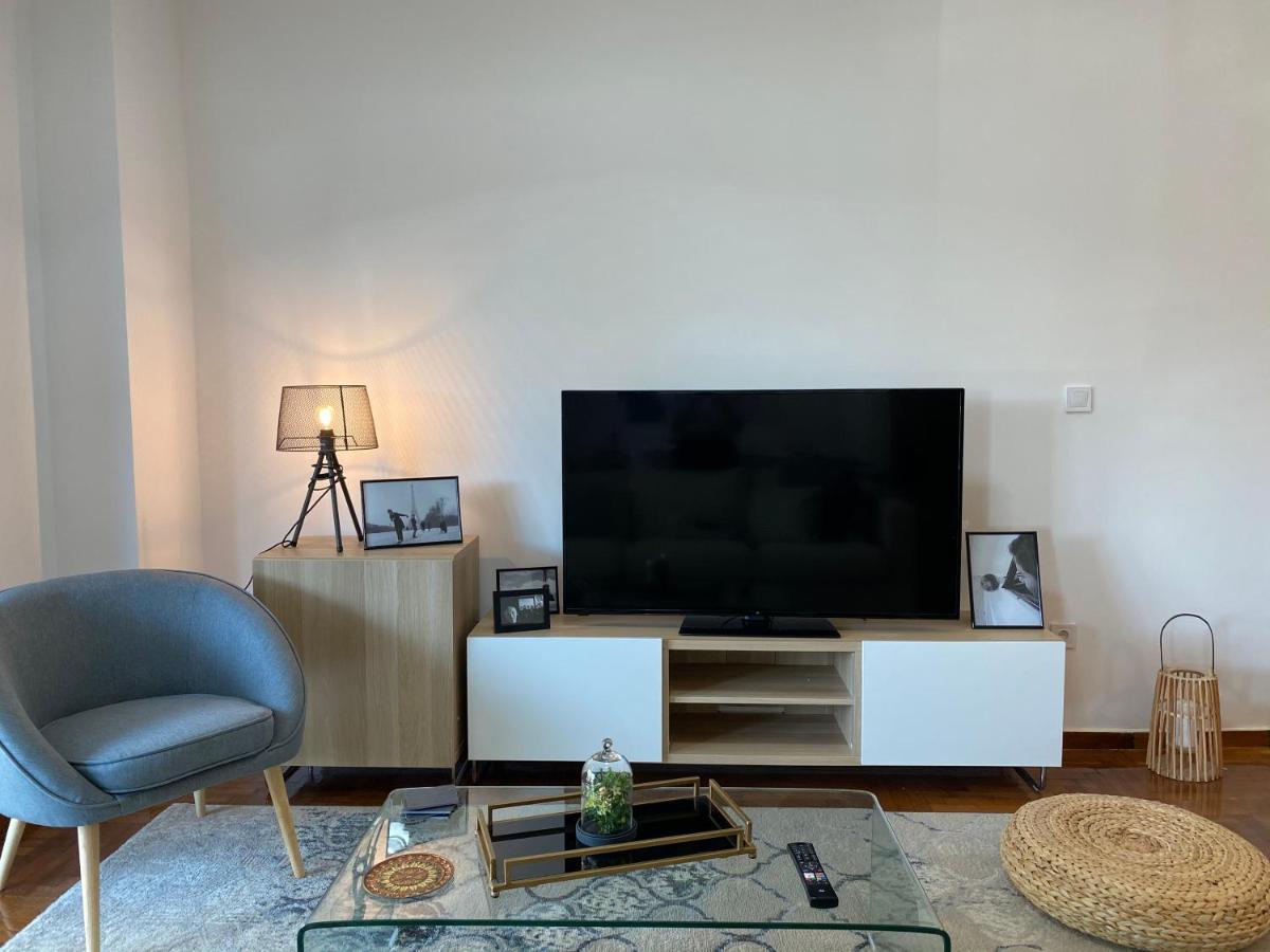 Galaxy Home Spacious & Renovated Apartment Афины Экстерьер фото